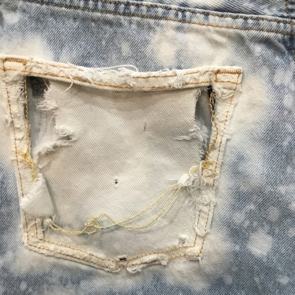 𝅺LEVI’S 501 destroyed slash bleached button up cut off shorts - Picture 4 of 9